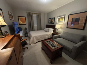 Cozy Brooklyn Home, Private Rooms in Host Shared Apartment
